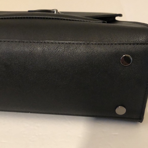 LouLu purse w/ shoulder strap - Picture 7 of 11